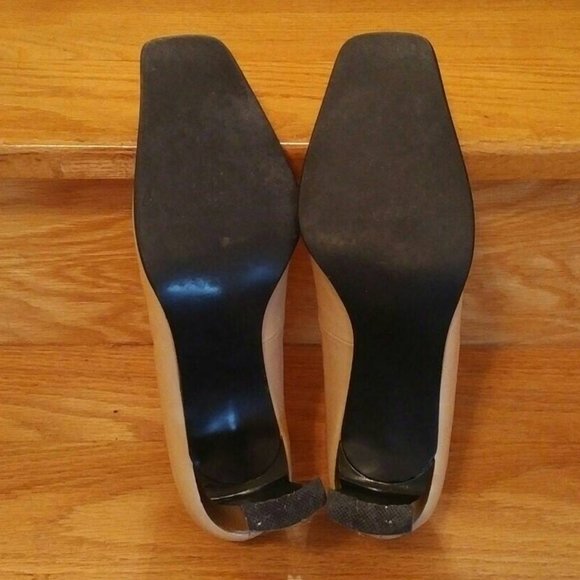 FLASH SALE! Vintage Square-Toe Pumps, Buttercream Faux-Leather. Size 8-1/2 - Picture 6 of 6